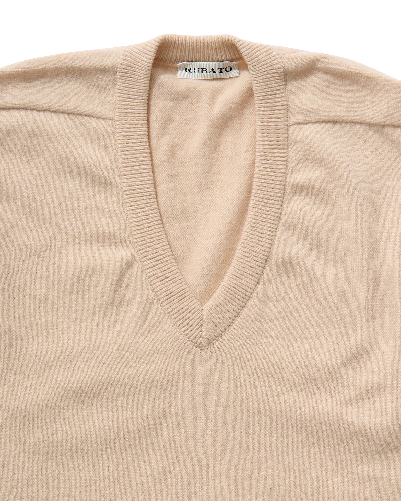 Standard V-Neck in Sand