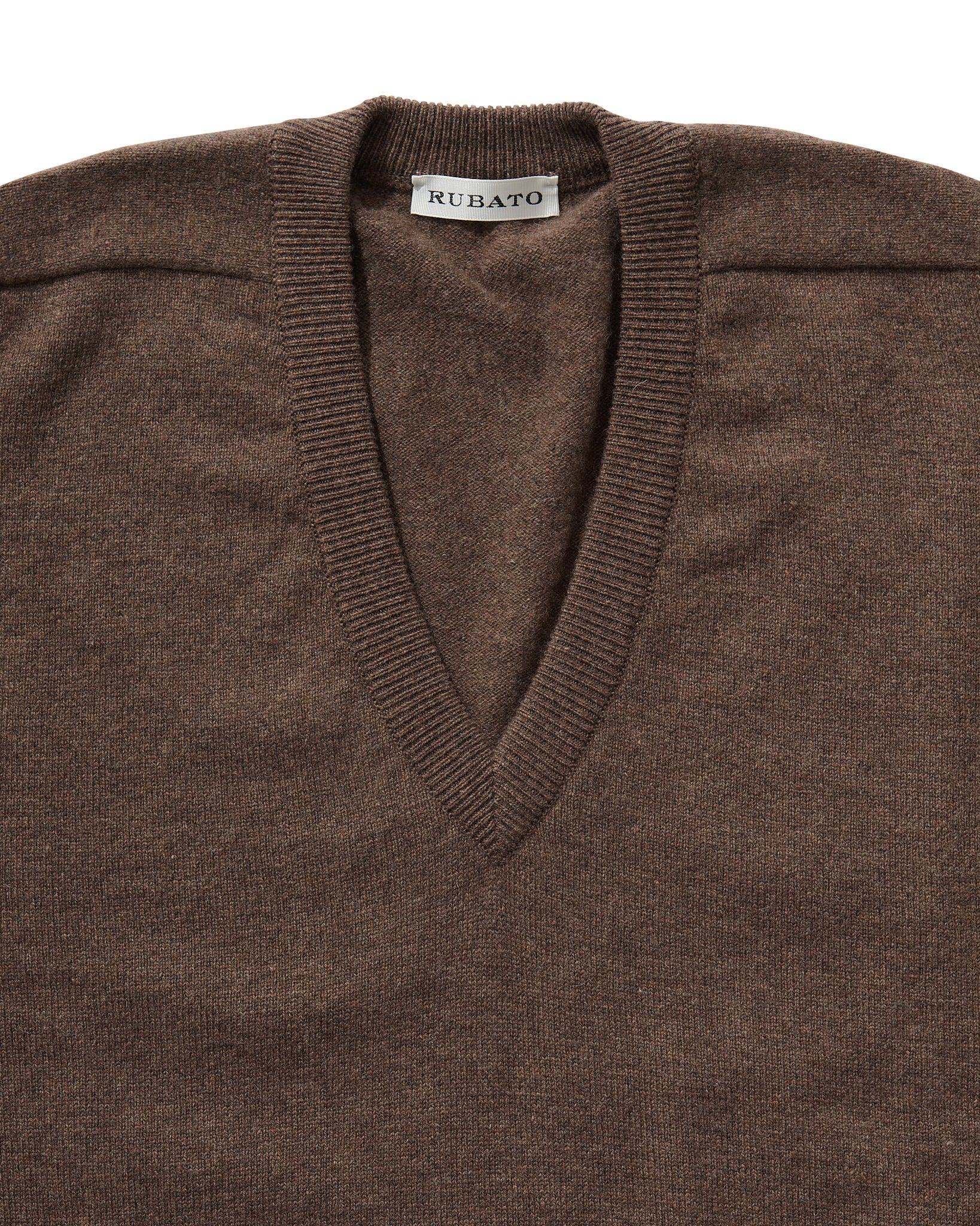 Standard V-Neck in Tobacco