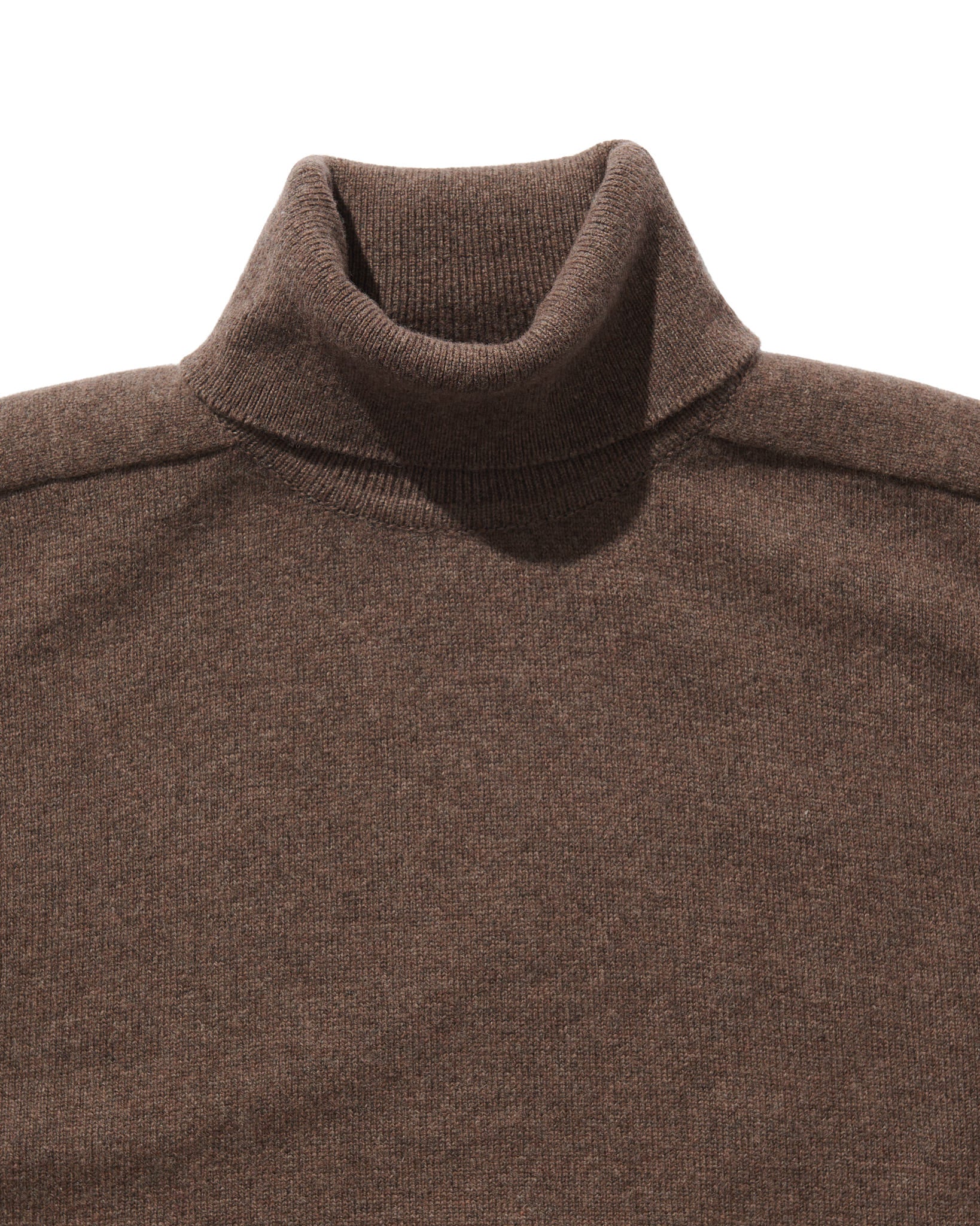 Standard Turtleneck in Tobacco